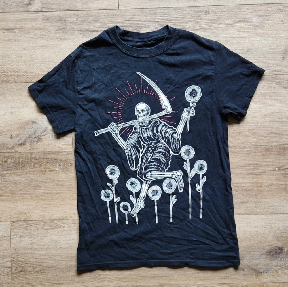 Threadless t-shirt, size small, color black